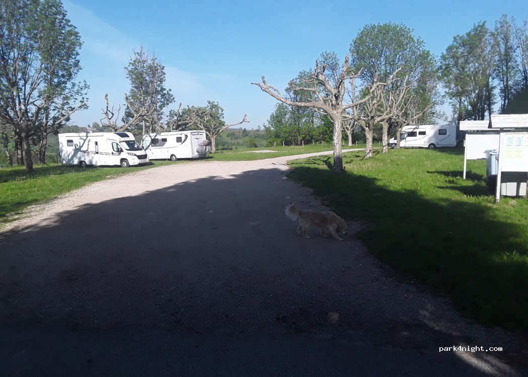 Aire de camping-cars Nozeroy — foto 2