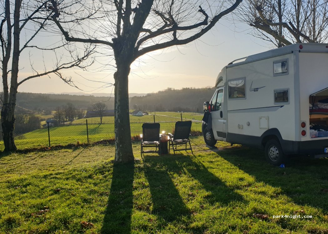 Aire de camping-cars Nozeroy — foto 3