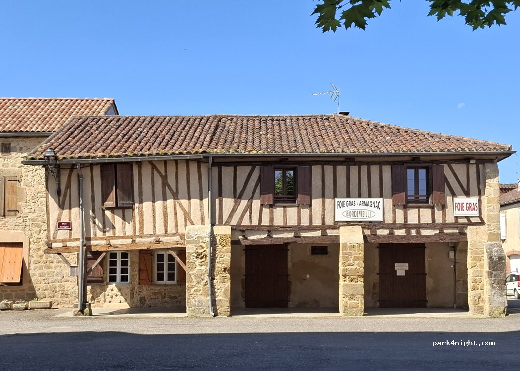 (32160) Beaumarchés - Chemin de Ronde — foto 5