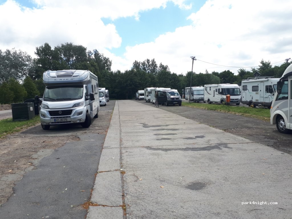Wohnmobil Parkplatz Rostock Mühlendamm — foto 2