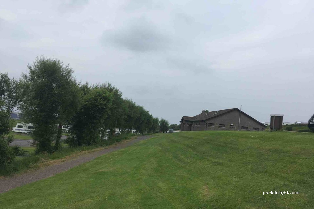 Eagle Point Camping. (Campáil Pointe an Iolair) — foto