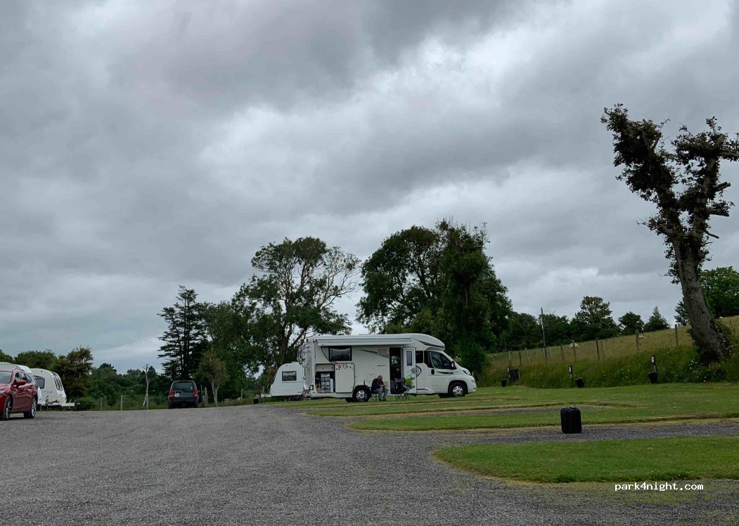 Eagle Point Camping. (Campáil Pointe an Iolair) — foto 2