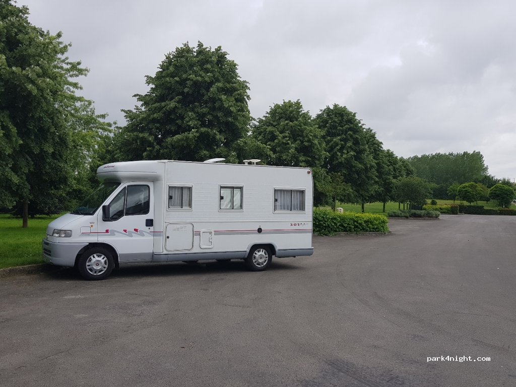 (35640) Martigné-Ferchaud - Parking — foto