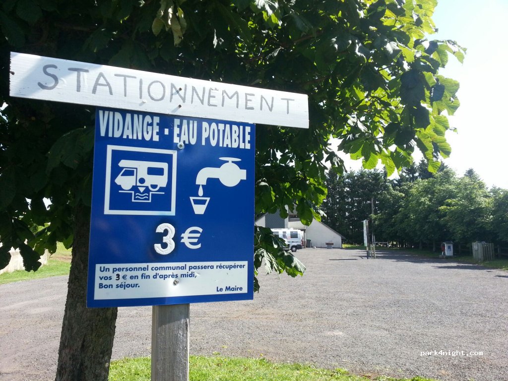 Aire de camping-cars Valuéjols — foto