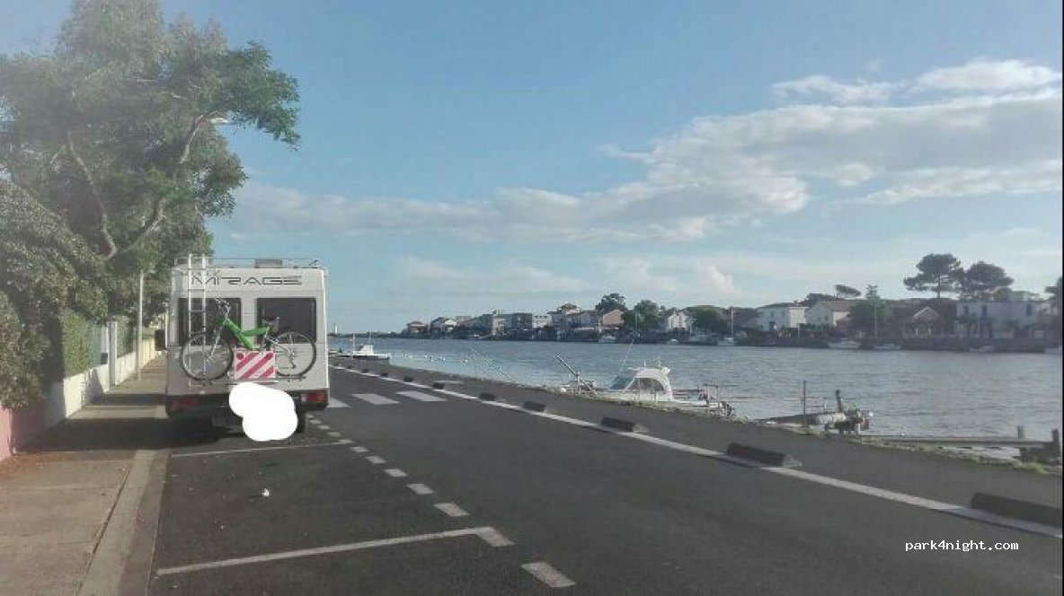 (34300) Agde - 38 Quai Commandant Méric — foto