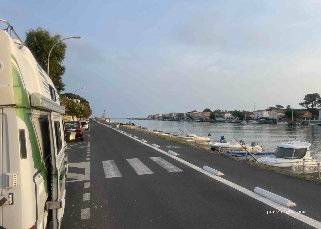(34300) Agde - 38 Quai Commandant Méric — foto 4