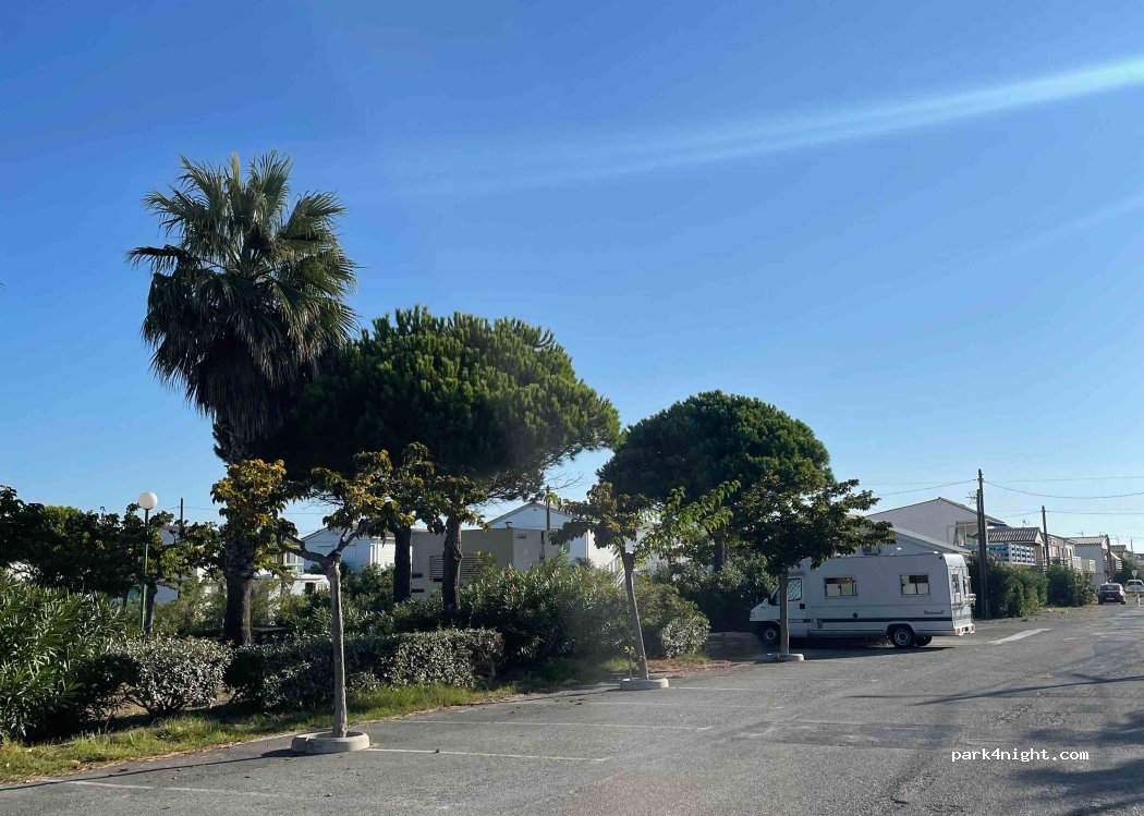 (11430) Gruissan - 90 Chalets 4E Rangée — foto 2