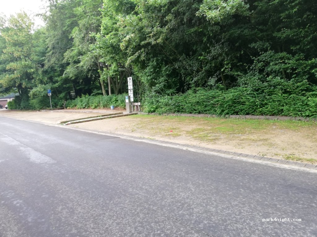 Wohnmobil Stellplatz am Freibad Stromberg — foto