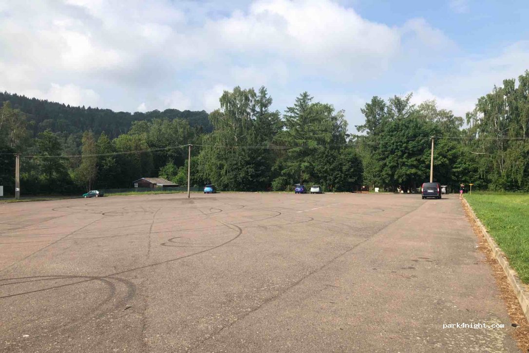 (538 07) Seč - Parkoviště u motelu — foto 2