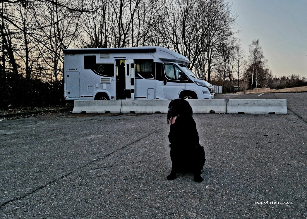 (538 07) Seč - Parkoviště u motelu — foto 4