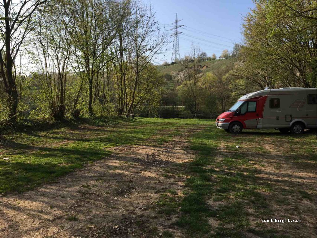 Parkplatz Freibad Hoheneck — foto