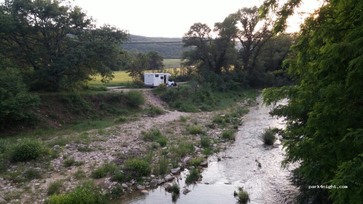 (84750) Saint-Martin-de-Castillon - D48 — foto
