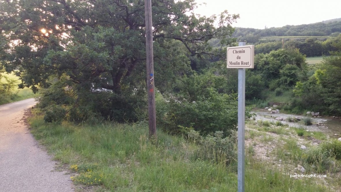 (84750) Saint-Martin-de-Castillon - D48 — foto 2