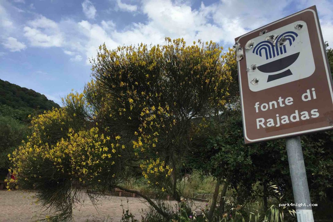 (07019) fonte di Rajadas - 19 Strada Statale 292 Nord Occidentale Sarda — foto