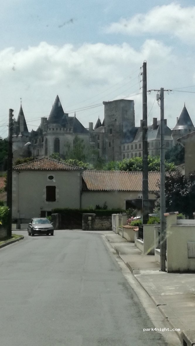 (16110) La Rochefoucauld - 1 Faubourg Basse ville — foto