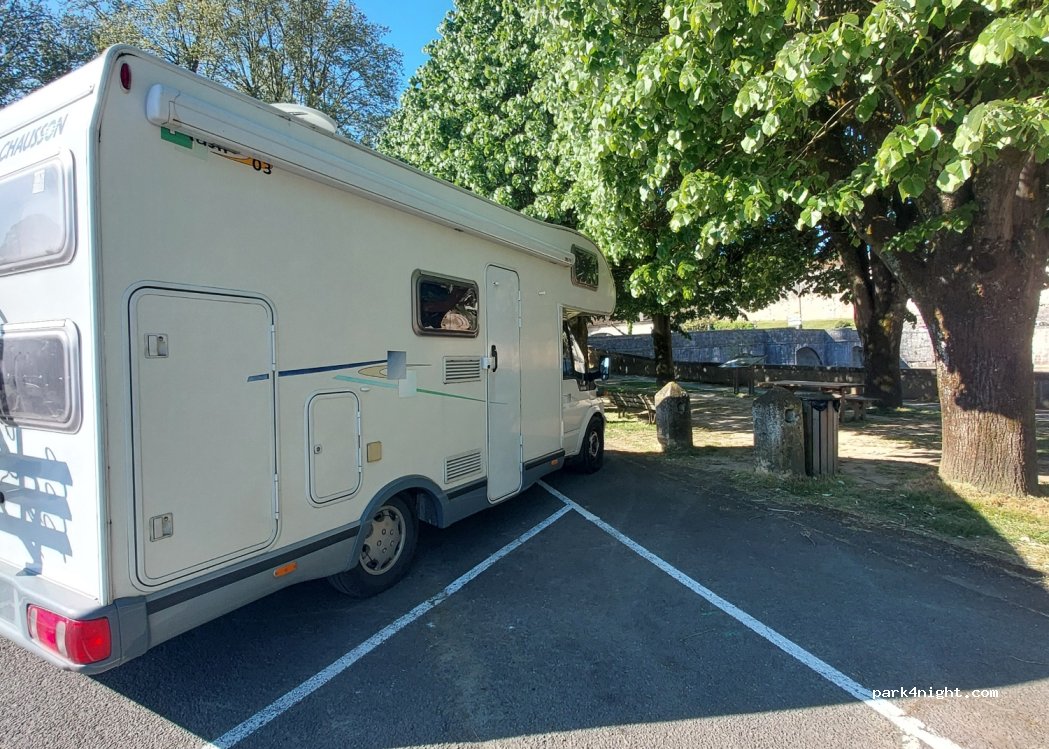 (16110) La Rochefoucauld - 1 Faubourg Basse ville — foto 4