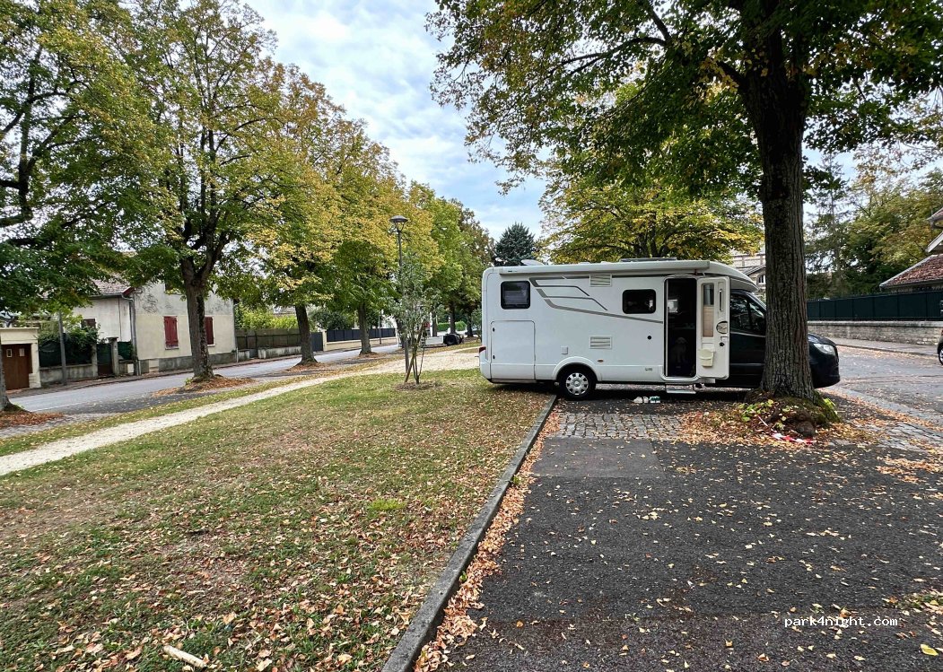 (10000) Troyes - 4 Place Jean Macé — foto 3