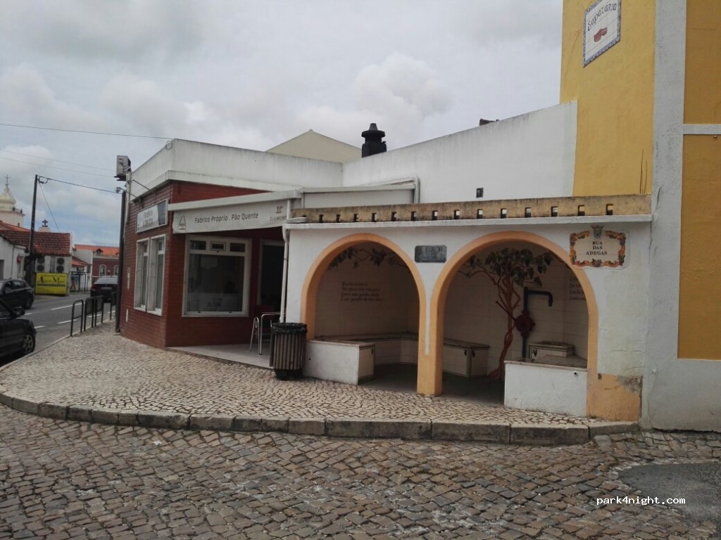 (2560) Ponte do Rol - 5 Rua das Adegas — foto