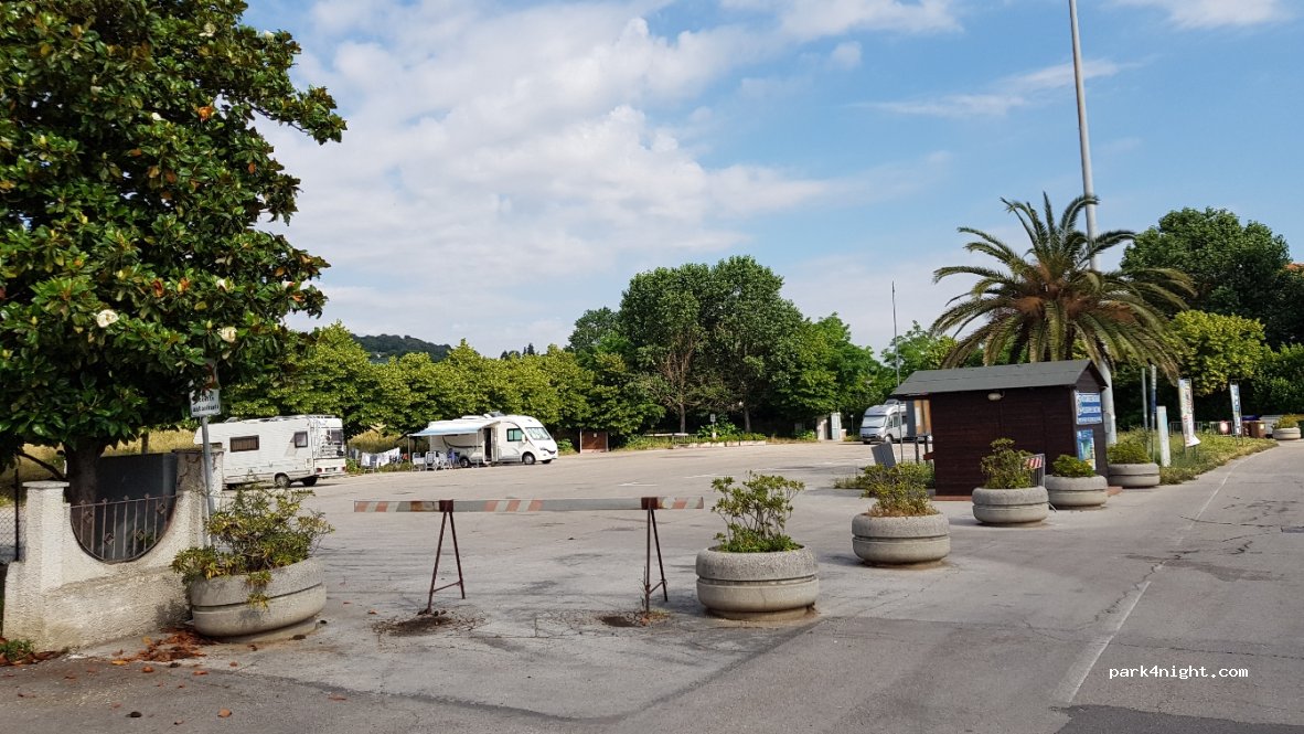 (62018) Porto Potenza Picena - 25 Via Togliatti — foto