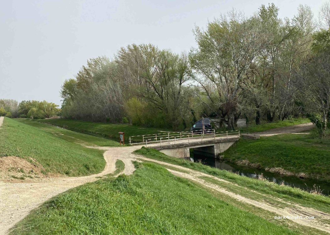 (925 52) Šoporňa - Unnamed Road — foto 2