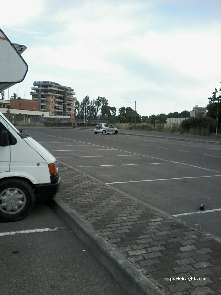 (04100) Latina - Piazzale dei Mercanti — foto 2