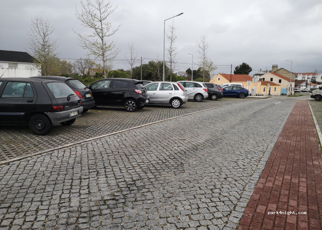 (2430) Marinha Grande - 29 Rua Vieira de Leiria — foto 3