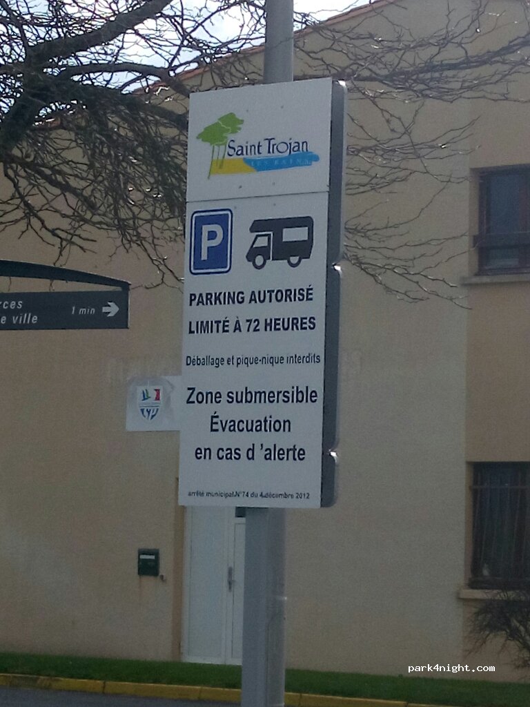 (17370) Saint-Trojan-les-Bains - 2-4 Rue Cap Patoiseau — foto 2