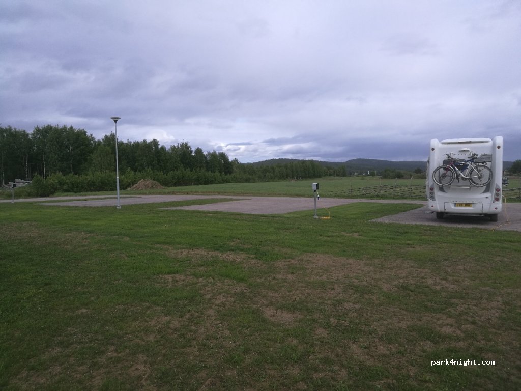 (957 23) Övertorneå - 60 Polcirkelvägen — foto 4