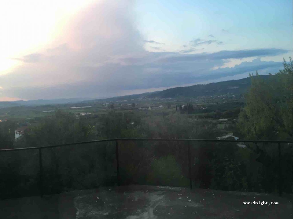 (270 65) Flokas - Unnamed Road — foto