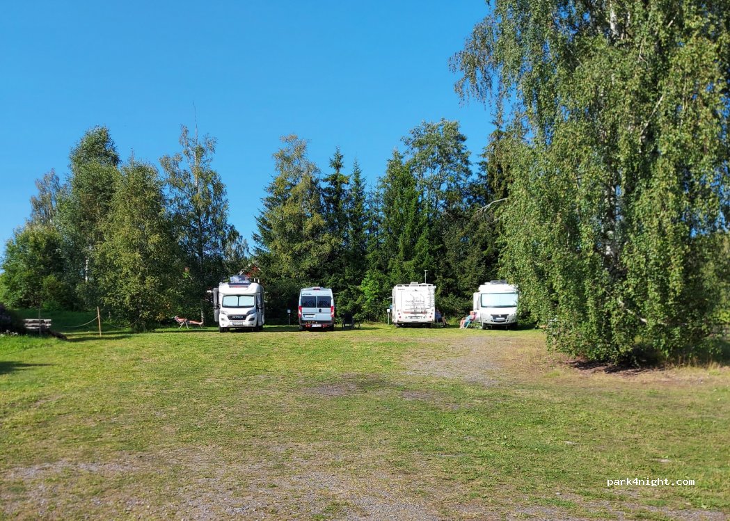 Löa Hyttas Ställplats — foto
