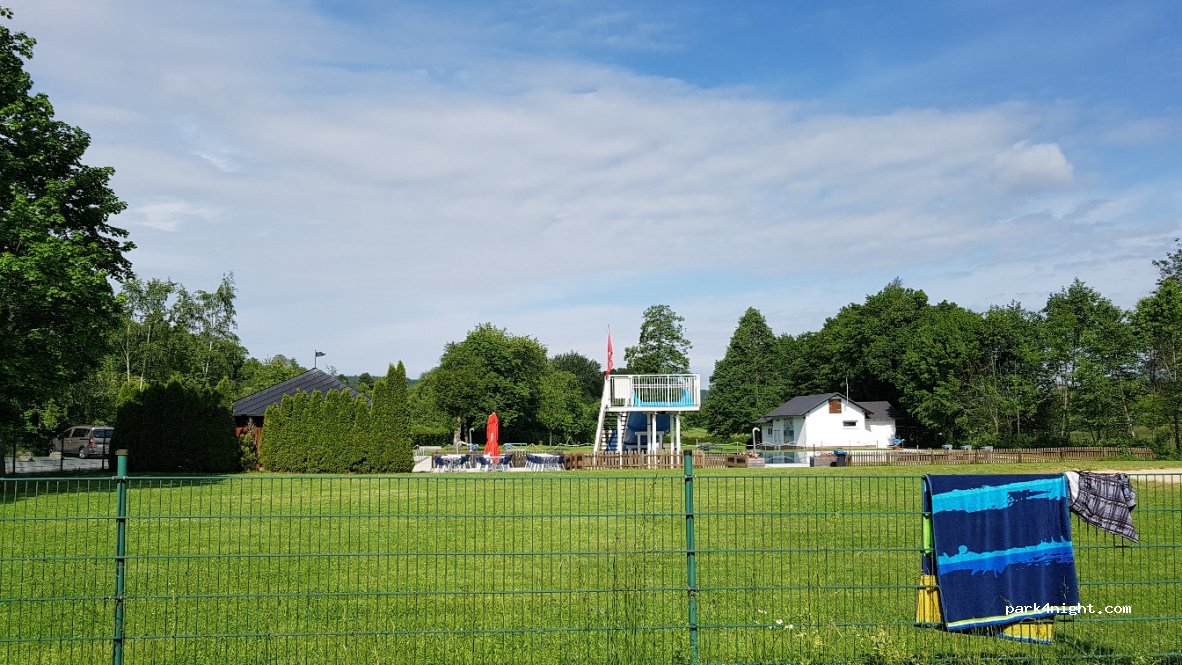 (35647) Waldsolms - Weiperfeldener Straße — foto 2