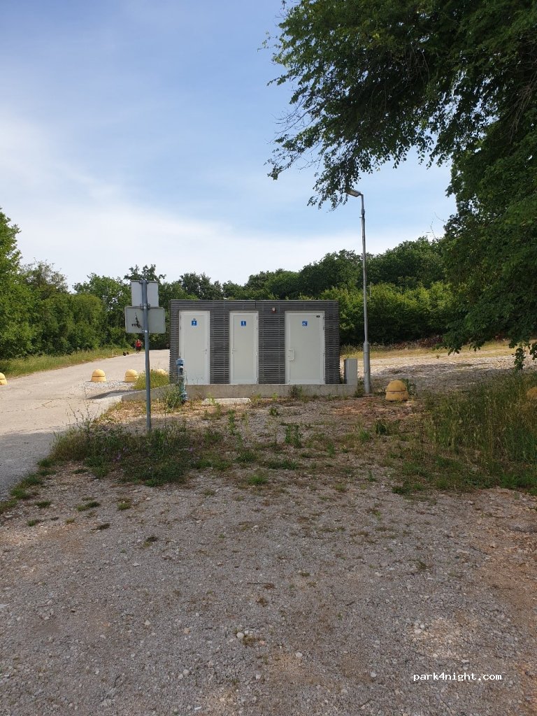 (51512) Njivice - 31 Ulica Luke Turata — foto 2