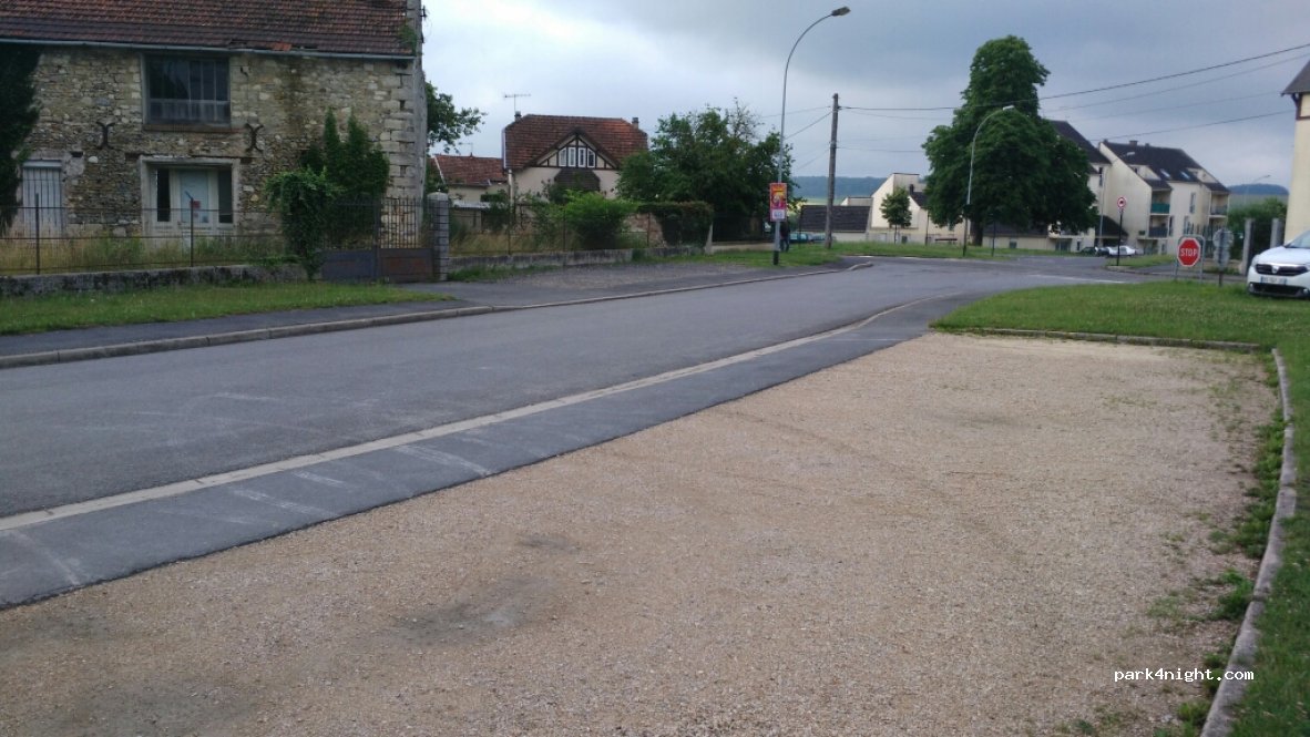 (02130) Fère-en-Tardenois - 35 Chemin de Ronde — foto