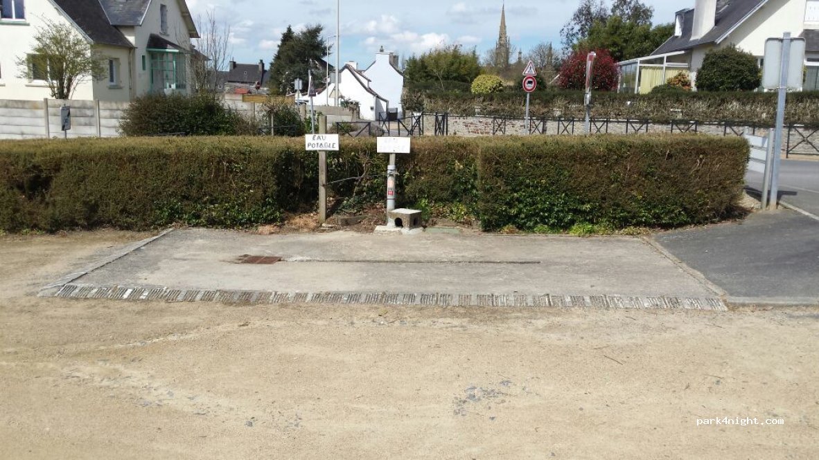 (29400) Guimiliau - 16-20 Rue des Bruyères — foto 2