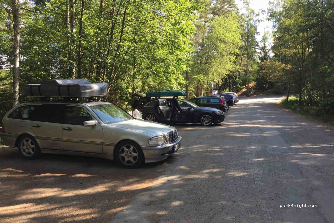 (141 32) Huddinge - 37 Ryttarvägen — foto