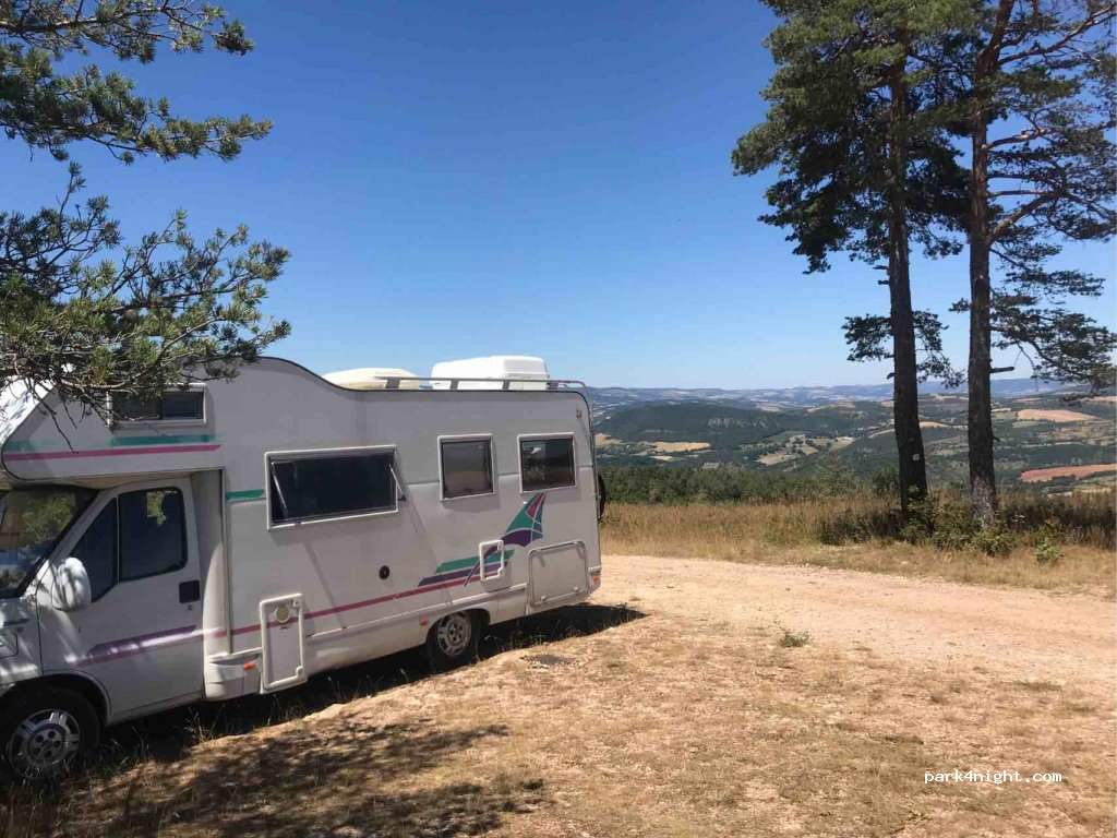 (48500) Saint-Saturnin - Unnamed Road — foto