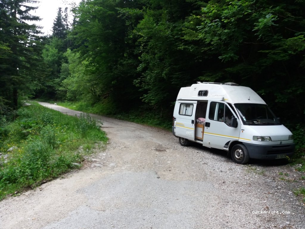(38380) Saint-Laurent-du-Pont - Unnamed Road — foto