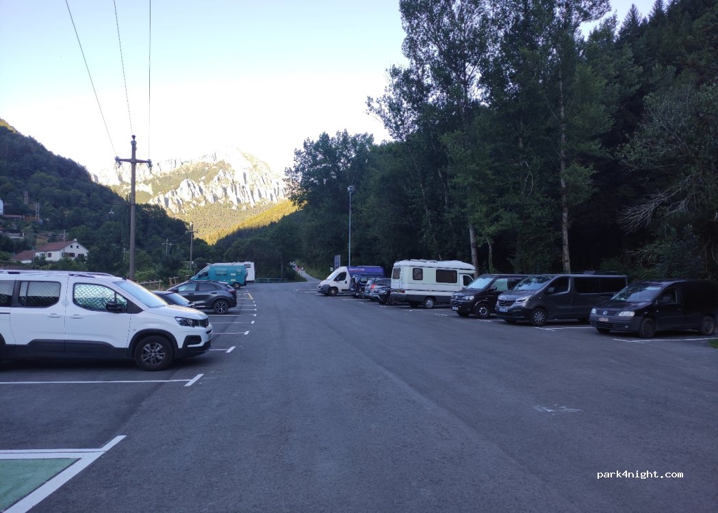 Parking autocaravanas Isaba — foto 4