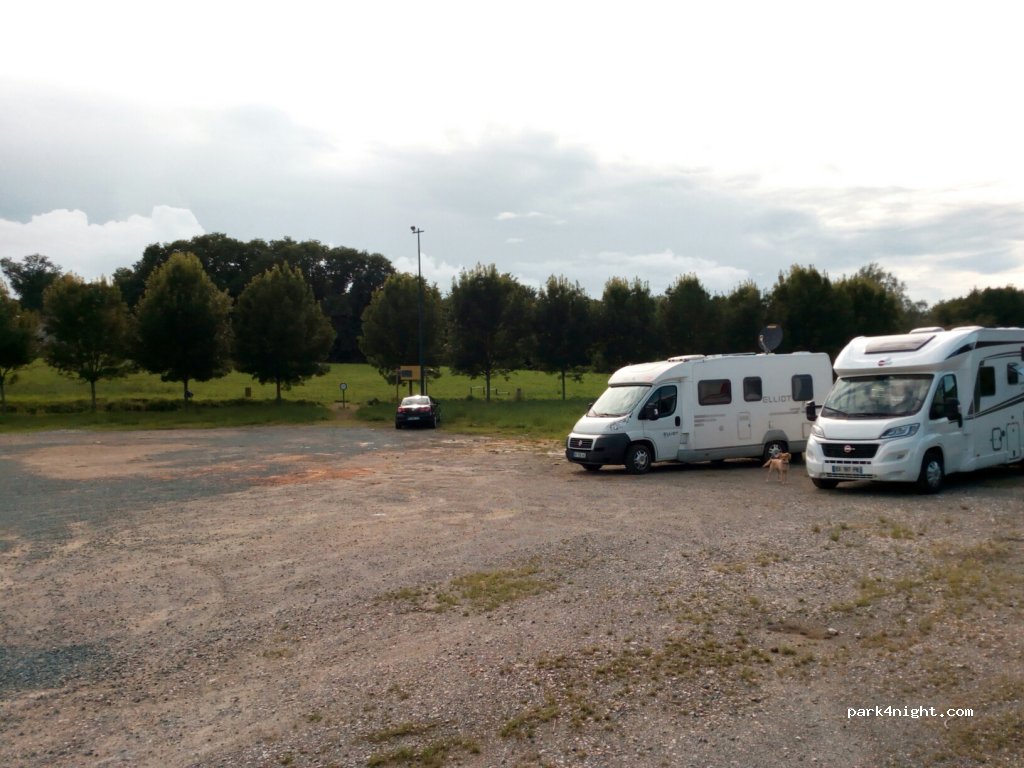 (33670) La Sauve - 11 Le Bourg-Ouest — foto