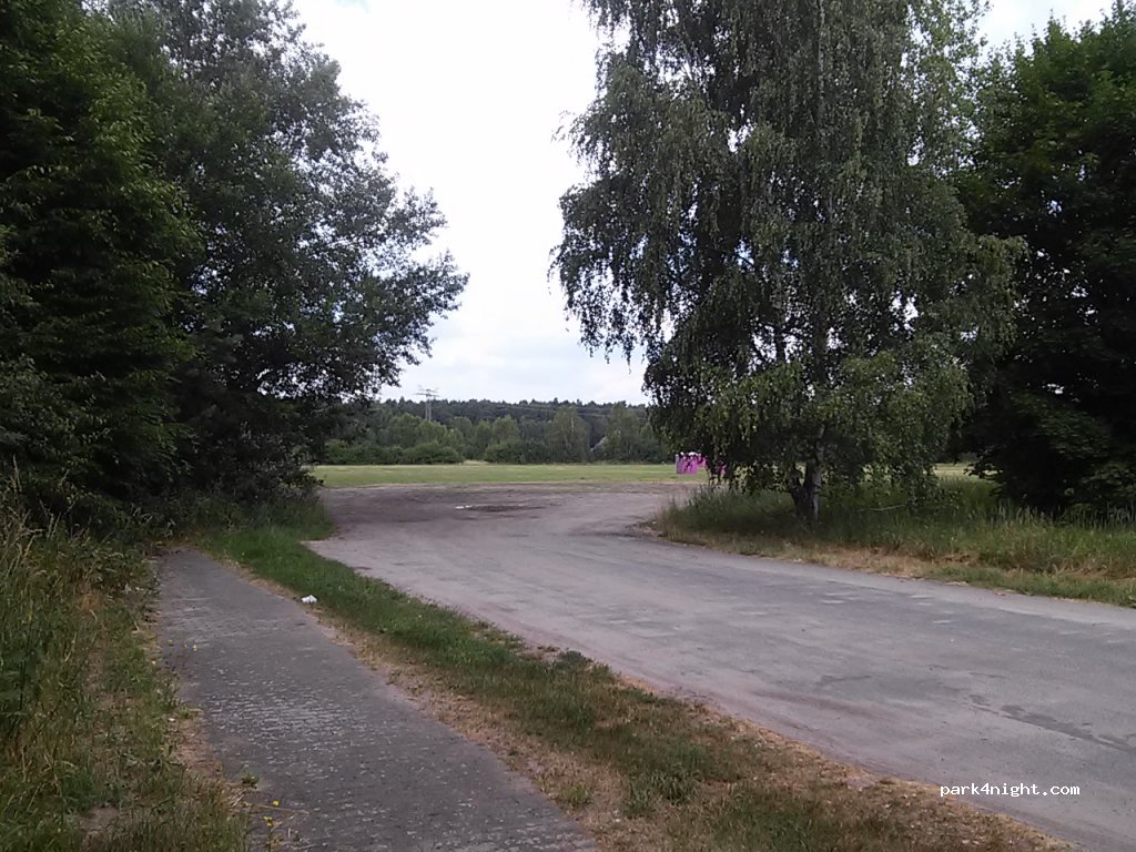 (15757) Halbe - 1 Sonnenallee — foto