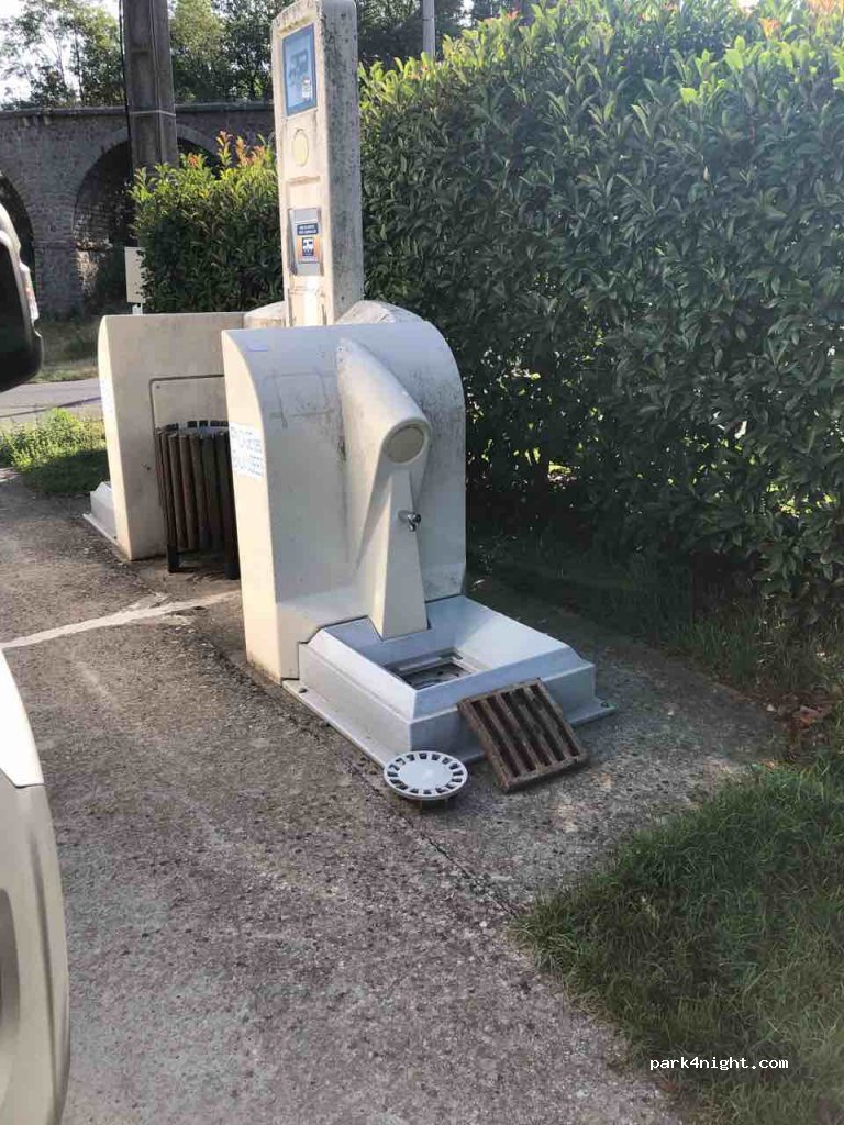 (69460) Salles-Arbuissonnas-en-Beaujolais - Rue du 11 Novembre — foto 2