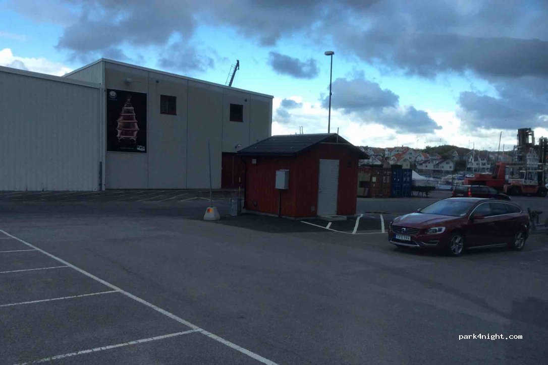 (471 32) Skärhamn - 31 Södra Hamnen — foto