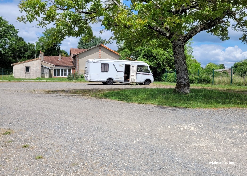 (16450) Saint-Claud - 10 Route de Clos Galine — foto 3