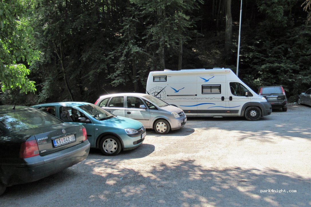 () Ribarska banja - Unnamed Road — foto