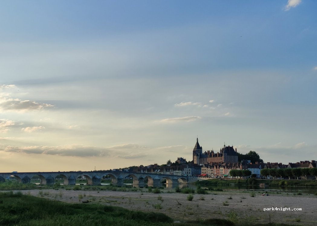 (45500) Gien - 46 Quai de Châtillon — foto