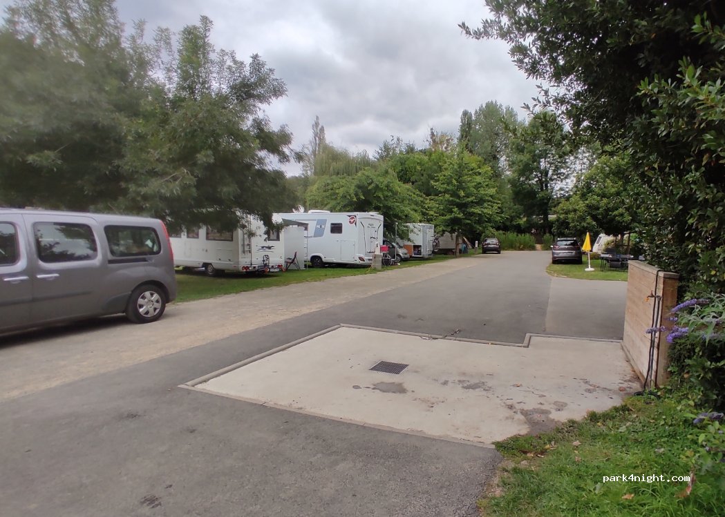 Camping des Rochers des Parcs** — foto