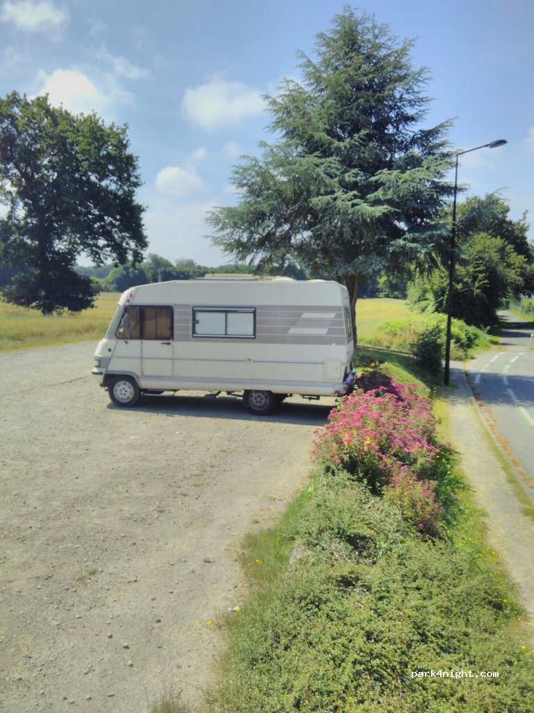 (35136) Saint-Jacques-de-la-Lande - 1 Place Salvador Allendé — foto