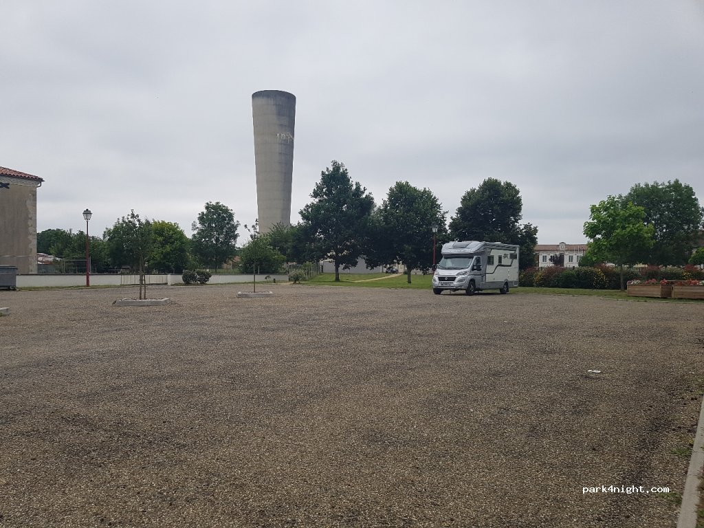 (40465) Laluque - 114 Avenue Saint-Jean — foto