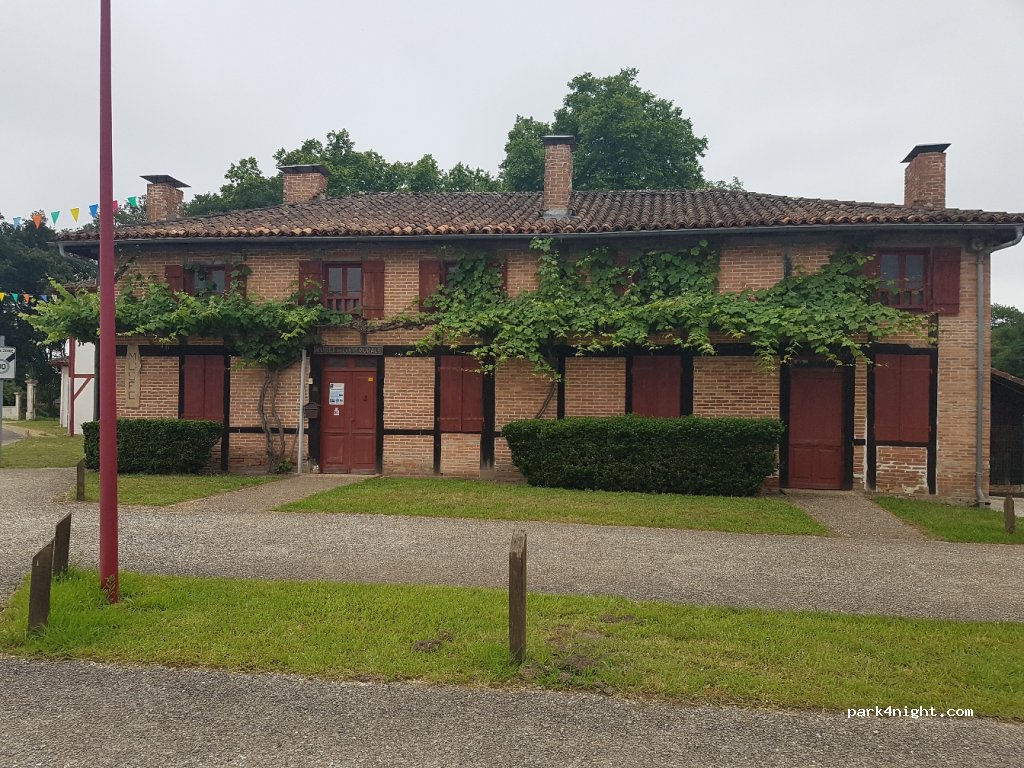 (40465) Laluque - 114 Avenue Saint-Jean — foto 2