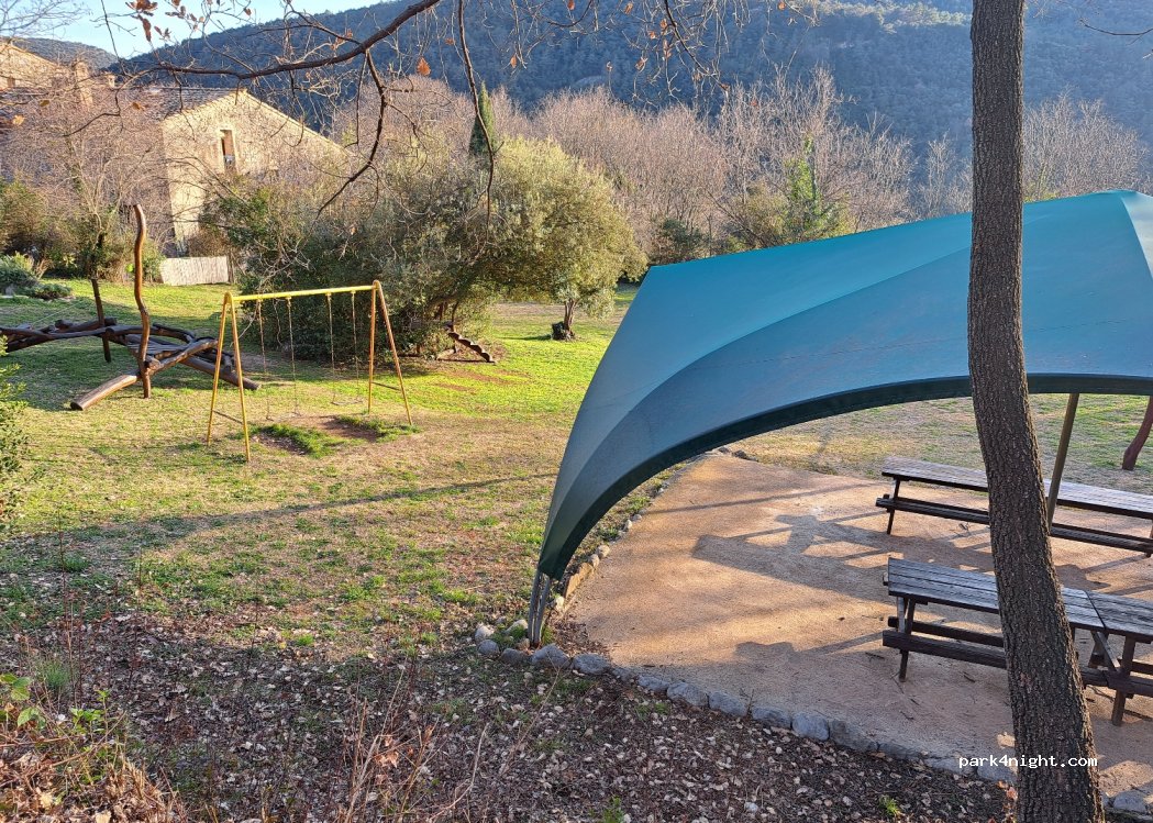 Càmping Masia Sadernes — foto